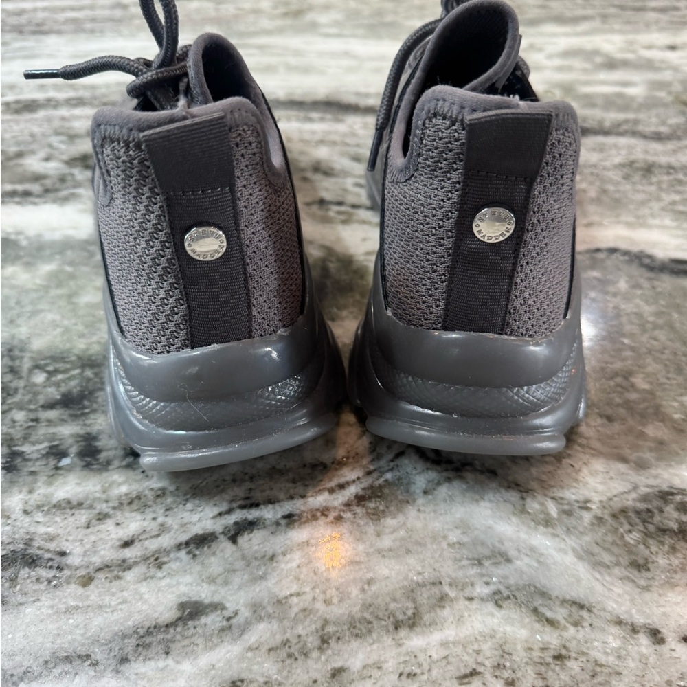 Steve Madden Maxima Grey Sneakers Size 8 Women’s - Picture 4 of 7